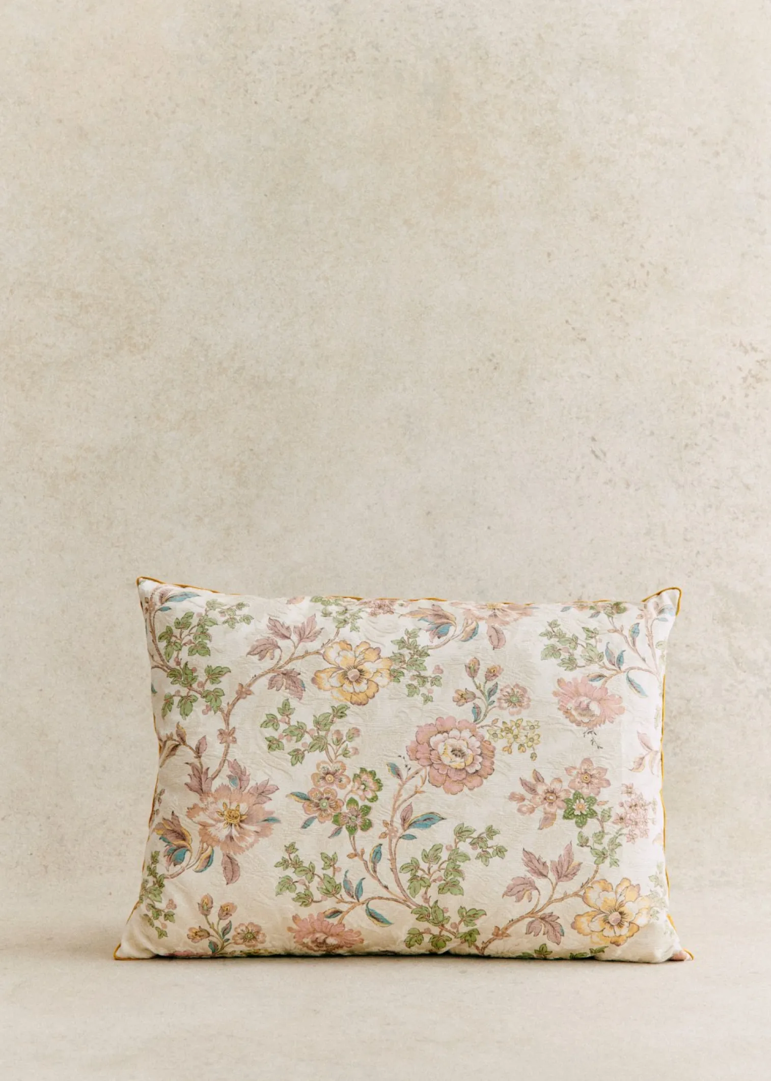 Sezane Coussin Vintage - Très Grand Modèle- La Sélection Vintage | Les Tissus