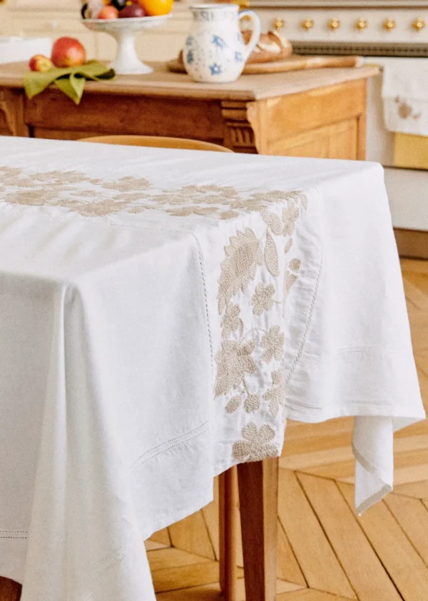 Sezane Nappe Brodée- Les Tissus | La Vaisselle