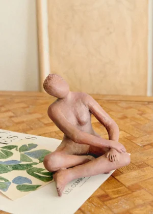 Sezane Sculpture Guénolée Courcoux - La Femme Grand Modèle- Les Invités